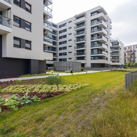 Burakowska Pastel Elegant By Bookinghost ワルシャワ