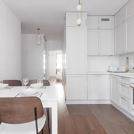 Burakowska Pastel Elegant By Bookinghost ワルシャワ