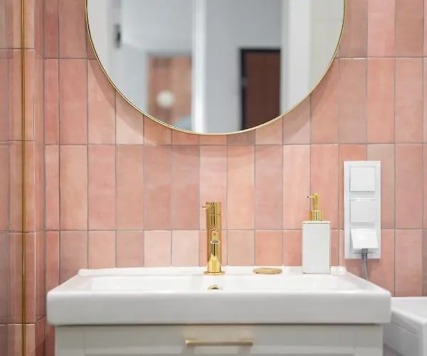 Burakowska Pastel Elegant By Bookinghost Apartman